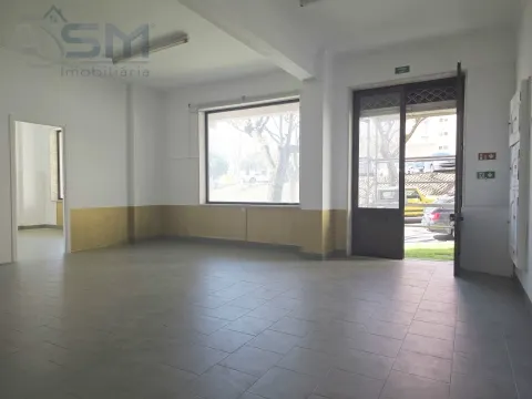 Ampla loja de 70m² em zona central de São Marcos com 3 ambientes