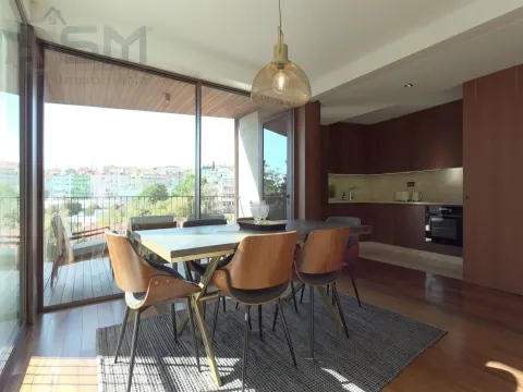 Appartement T3 moderne et récent, avec suite et garage, au cœur d’un quartier privilégié de Lisbonne