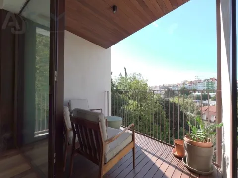 Appartement T3 moderne et récent, avec suite et garage, au cœur d’un quartier privilégié de Lisbonne