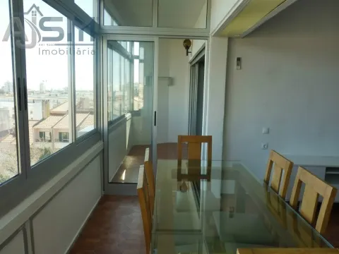 Apartamento T1 em Cascais, com excelente exposição solar e vista panorâmica para o mar