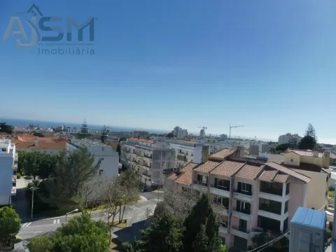 Apartamento T1 em Cascais, com excelente exposição solar e vista panorâmica para o mar