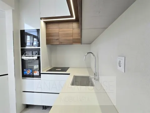 T2 remodelado primeiro andar com varanda, Mina de água, Amadora,Lisboa