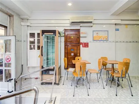 Loja de Comércio para arrendamento em Queluz, Massama, Monte Abraão,Sintra