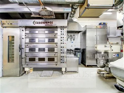 Loja de Comércio para arrendamento em Queluz, Massama, Monte Abraão,Sintra