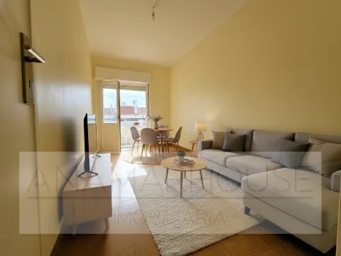 T2 na Rua José Murias, com elevador e arrecadação pronto a habitar, Benfica, Lisboa