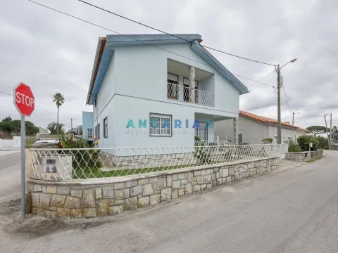 ANG1295 - Moradia T4 para Venda em Coimbrão, Leiria