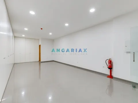 ANG1561 - Local Commercial à Louer à Beira-Rio, Leiria