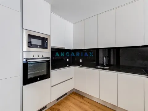 ANG1562 - Apartamento T1+1 para Arrendamento em Leiria
