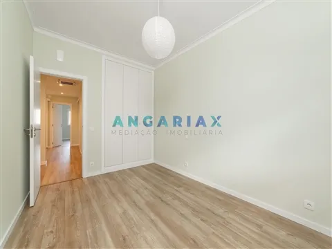 ANG1667 - 4 Bedroom Apartment for Sale in Leiria
