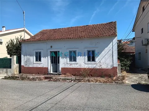 ANG1687 - Moradia T3 para Venda em Batalha