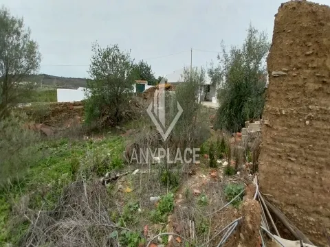 Terreno en un pueblo típico del Alentejo.