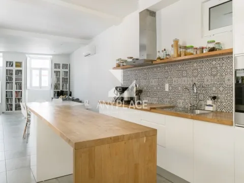 Charmante, komplett renovierte Villa mit Blick auf die Mauern des Schlosses in Loulé.