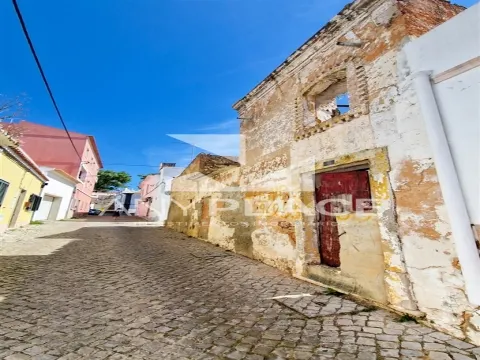 Villa met 1 slaapkamer met een project in de goedkeuringsfase gelegen in het hart van het historische centrum van Loulé.