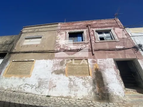 Unique opportunity in the historic heart of Loulé, a building with a project for two 1 bedroom apartments.