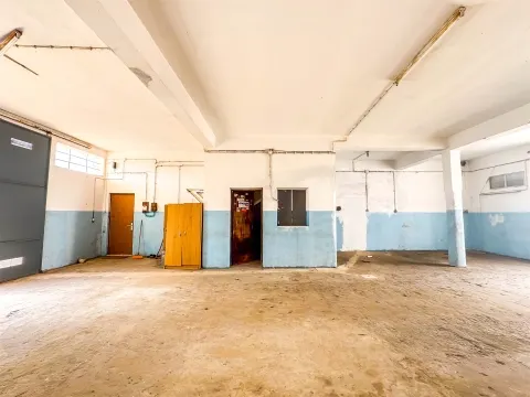 Gelegenheit für ein einzigartiges Gebäude in privilegierter Lage, das Wohnen und Dienstleistungen in einem vereint