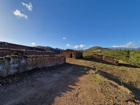 Land with 4 Ruins - Monchique Mountain View - Dam - Casas Velhas - Portimão - Algarve