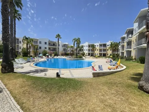 Apartamento T2 - Piscina - Jardins - Garagem - Perto da Praia - Condomínio Privado - Alvor