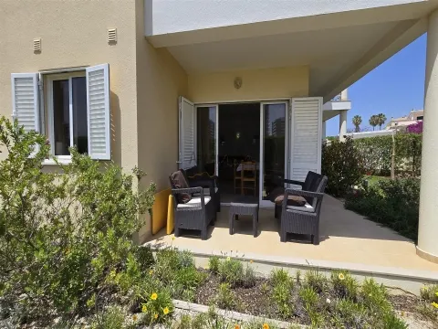 Apartamento T2 - Piscina - Jardins - Garagem - Perto da Praia - Condomínio Privado - Alvor