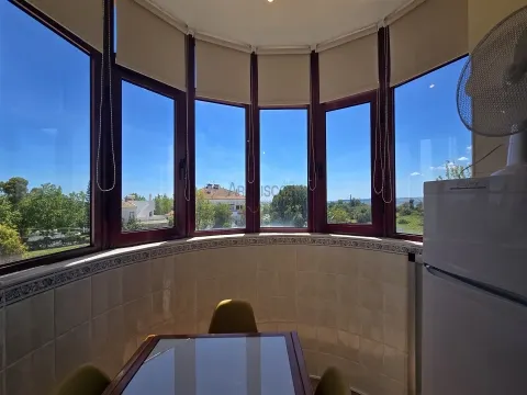 Appartement T1  - piscine - vue sur la mer - résidence sécurisée - jardins -  Alvor
