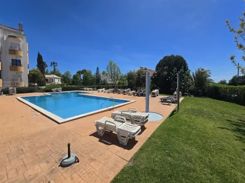 Appartement T1  - piscine - vue sur la mer - résidence sécurisée - jardins -  Alvor