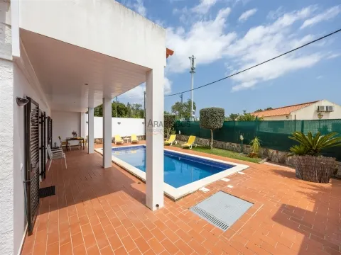 Casa con 4 camere da letto - Affitto annuale - Piscina - Parcheggio - Portimão