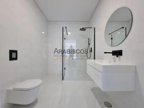 Moradia com 3 suites - Piscina - Garagem - Mobilada - Alvor - Portimão - Algarve