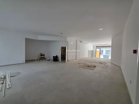 Loja para Restauração, Comércio ou Serviços – Centro da Maia