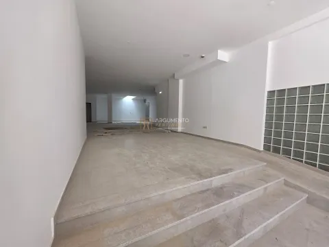 Loja para Restauração, Comércio ou Serviços – Centro da Maia