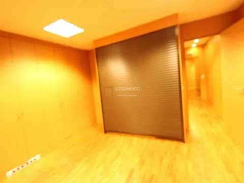 Investimento único no Bonfim – espaço ideal para conversão em apartamento T4 de alto potencial