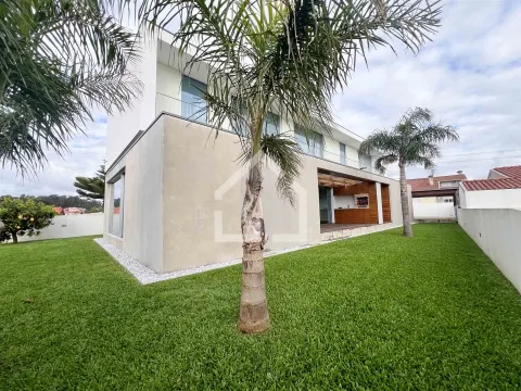 Moradia T3+1 -Santa Maria da Feira