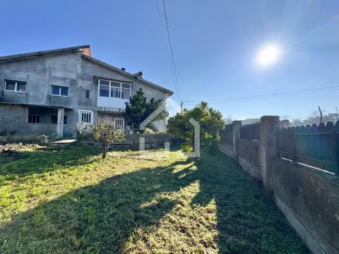 Moradia com 2 Habitações - Souto