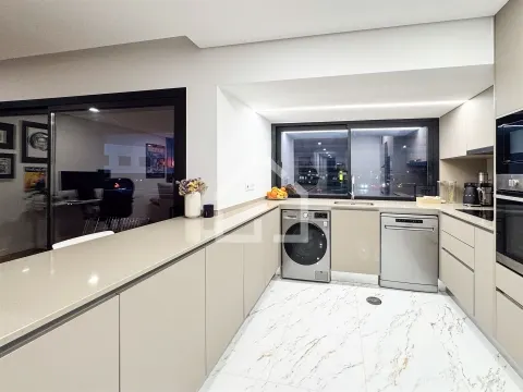 T2 com Terraço e Piscina - Santa Maria da Feira