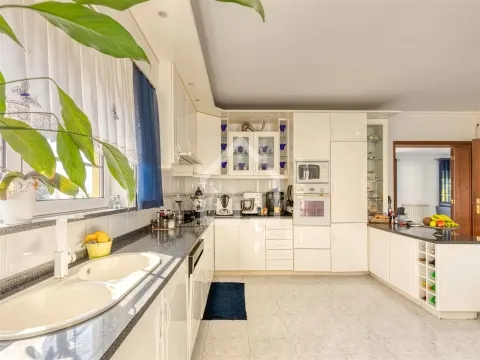 Moradia T5 - São João de Ver