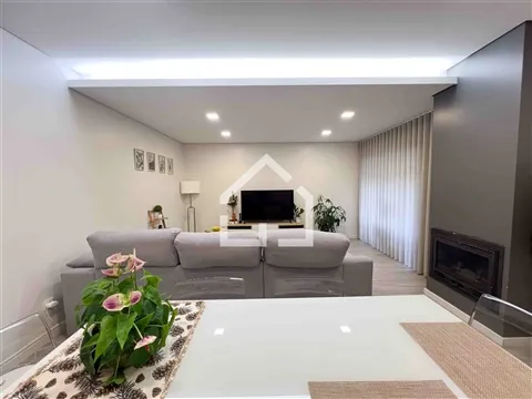 Apartamento T2+1 Venda Vergada/ Argoncilhe