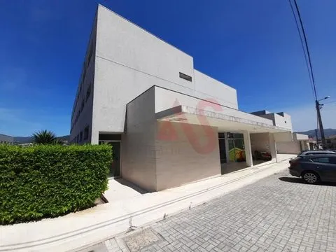 Tienda con 256 m2 en S. Miguel, Vizela