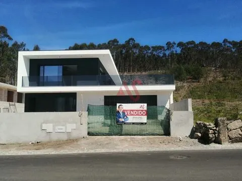 3+1 villa with swimming pool in Remelhe, Barcelos