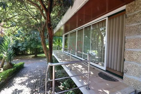 Casa 4 dormitorios en Infias, Vizela