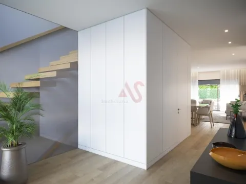 Moradia de Gaveto com 3 Suítes em Palmeira, Braga