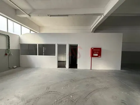 Pavilhão Industrial com 1.019 m2 Fermentões, Guimarães