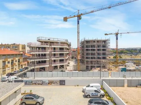 Appartement de 2 chambres dans le développement Espinho Beach Residendes à Espinho