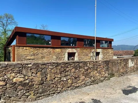 Small farm for restoration with 2 Hectares in Guimarei, Santo Tirso