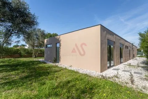 Lussuosa villa a piano singolo con 4 + 1 camera da letto con giardino e piscina nel Golfo di Montado a Palmela