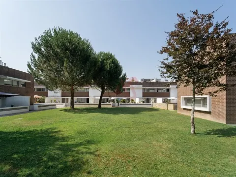 3 Bedroom Villa in Gated Community with Swimming Pool – Nogueira e Silva Escura, Maia