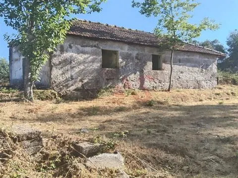 Villa de 1 dormitorio en reconstrucción con terreno de 22.000 m² – Constanza, Marco de Canaveses