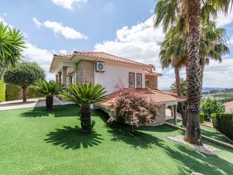 Moradia T3 de Luxo com Jardim e Espaço Exterior em Idães, Felgueiras