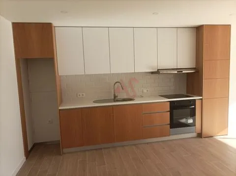 Bail à bail &#124; Étage Villa 1+1 chambre avec patio à Riba de Ave, Vila Nova de Famalicão