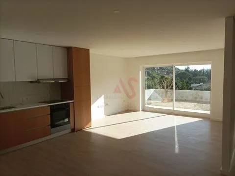Bail à bail &#124; Étage Villa 1+1 chambre avec patio à Riba de Ave, Vila Nova de Famalicão