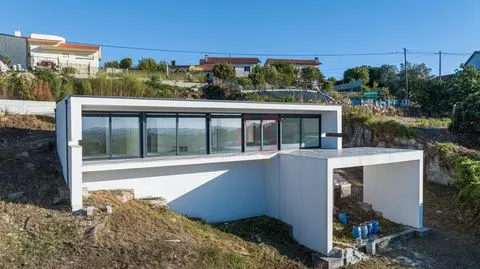 Moradia T3 em Construção com Piscina – Roriz, Santo Tirso