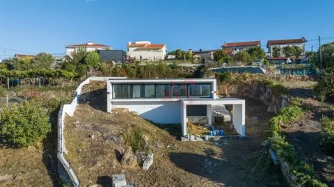 Moradia T3 em Construção com Piscina – Roriz, Santo Tirso