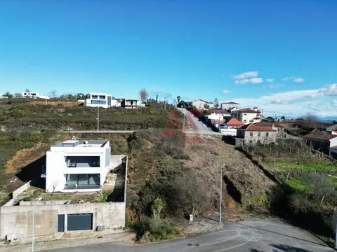 Lote Urbano de 650 m² com Excelente Localização e Vista Panorâmica em Seroa, Paços de Ferreira